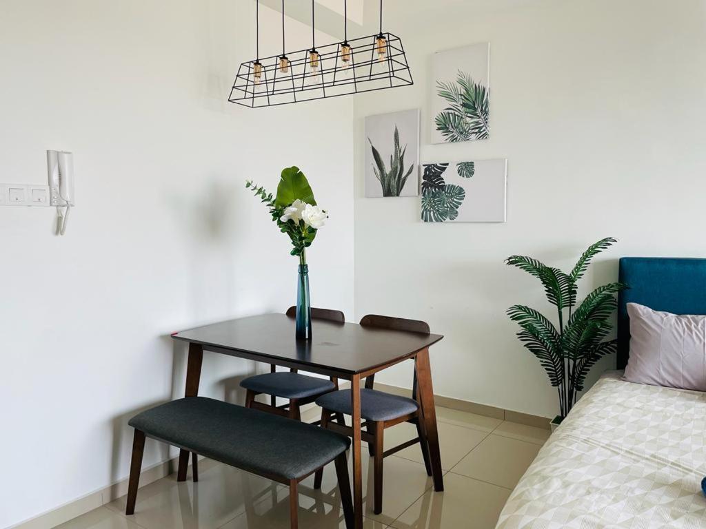 Homestay I-City Cantik, Tenang, Wifi, 4K Smart Tv, Netflix, Coway, Free Parking Shah Alam Buitenkant foto